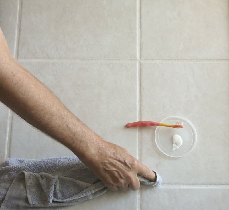 Removing Grease, Grime, And Stains From Tile Surfaces
